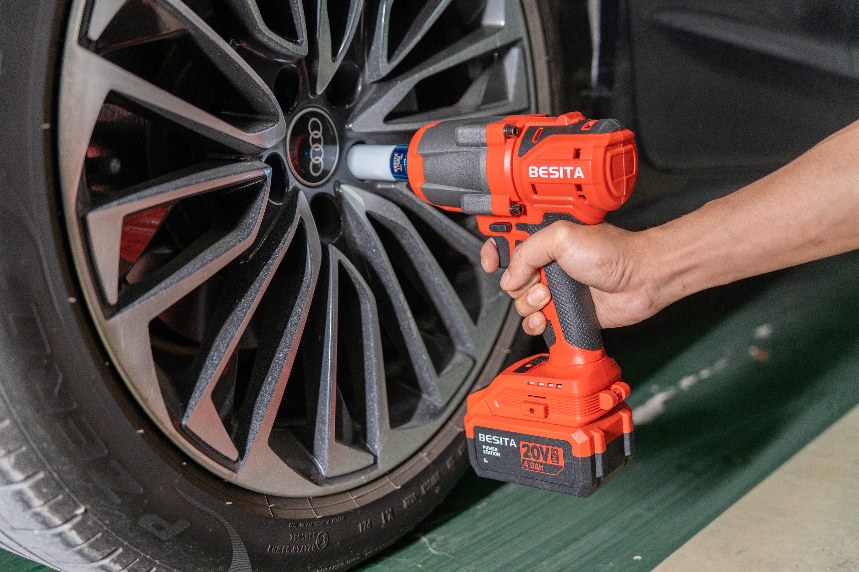 E-301-20V无刷锂电冲击扳手（450-600 -850 NM)4.0AH两电一充