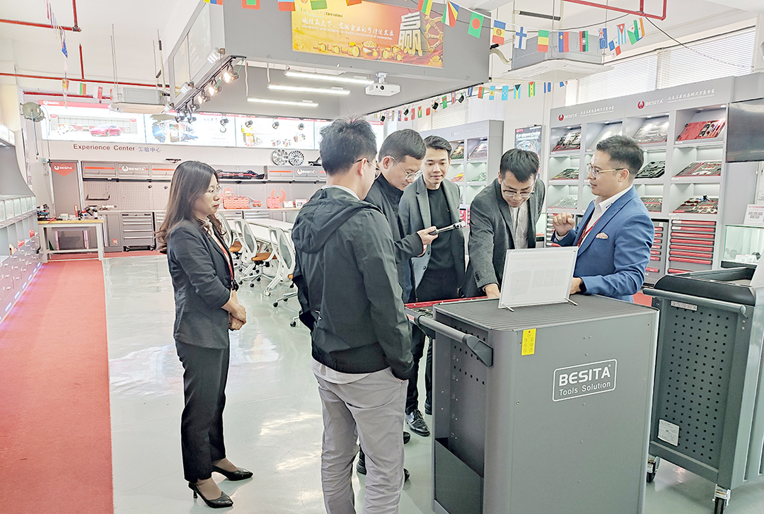 热烈欢迎珠海市领导莅临考察,携手共创未来 热烈欢迎珠海市领导莅临考察,携手共创未来