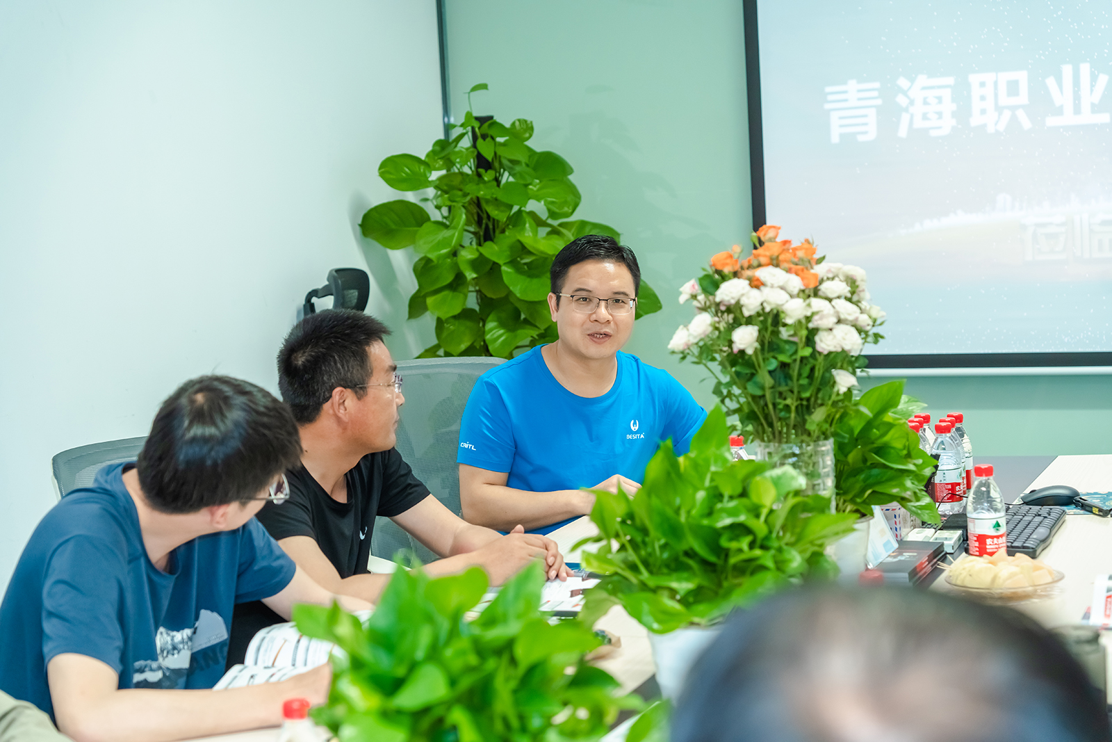 百思泰 | 青海学院各领导莅临考察,携手探讨未来 百思泰 | 青海学院各领导莅临考察,携手探讨未来