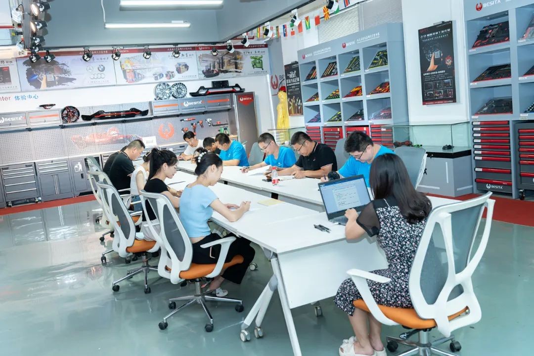 百思泰 | 销售团队年中积极复盘，实现高质量地增长