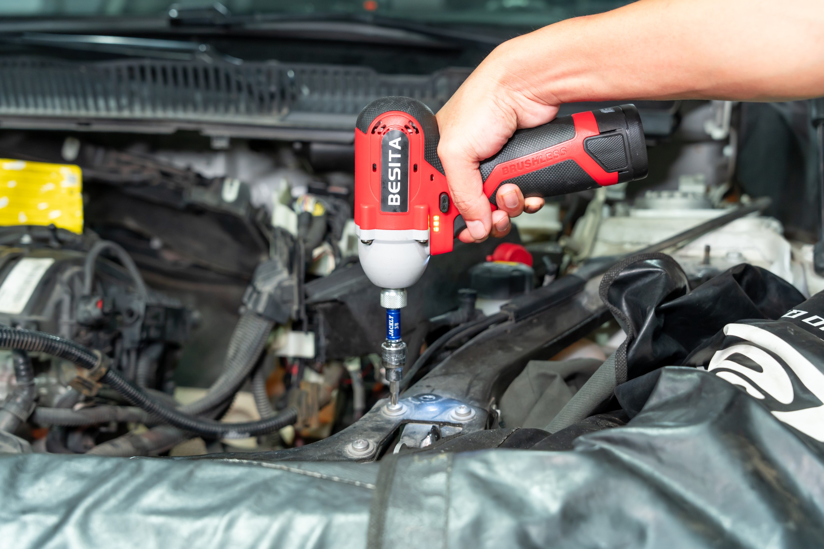 E-201-无刷理电池击起子机