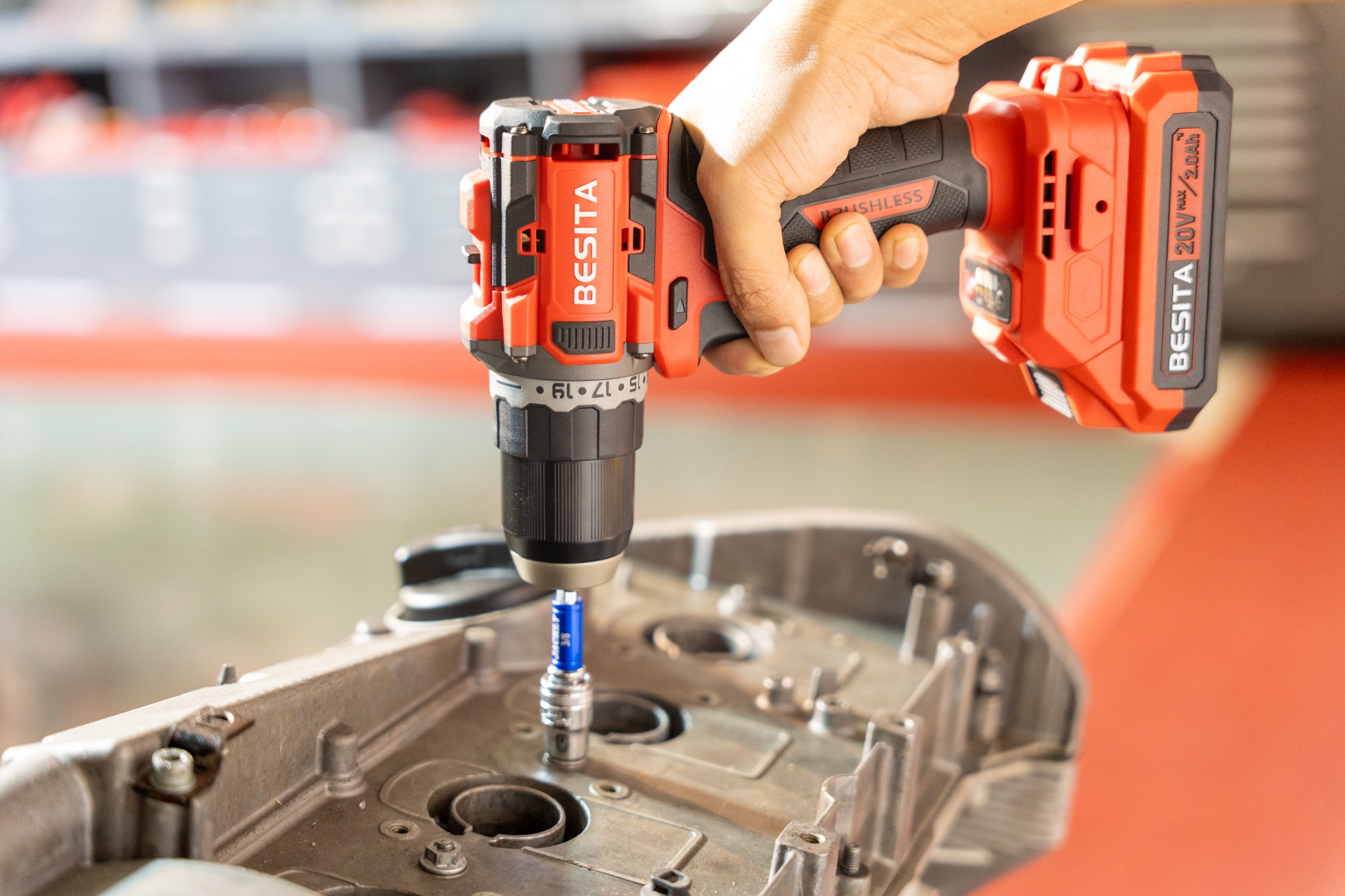 E-102-20V无刷锂电钻（60Nm)  2.0AH两电一充