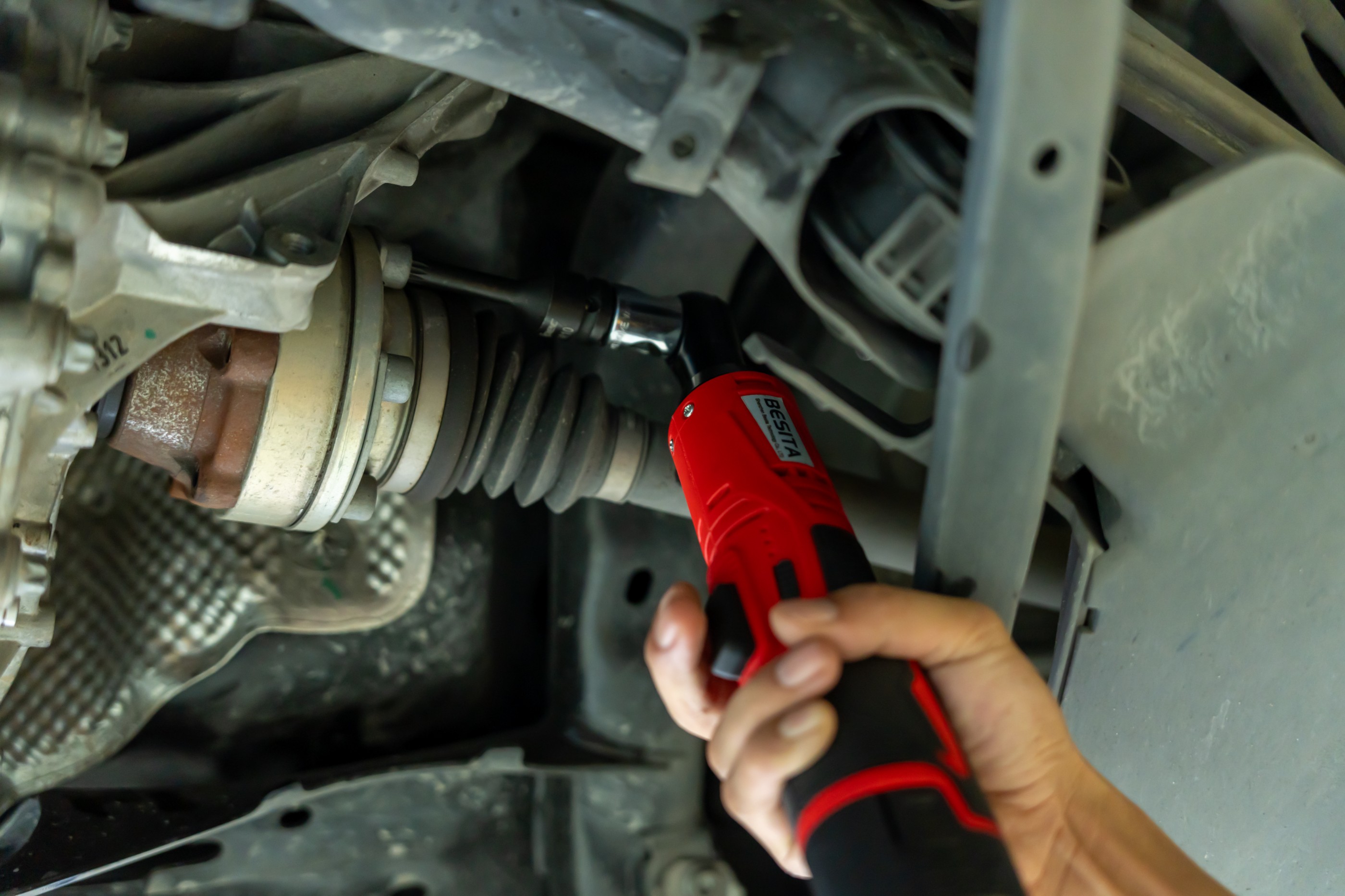 E-502-12V 3/8锂电棘轮扳手(40Nm)2.0AH两电一充