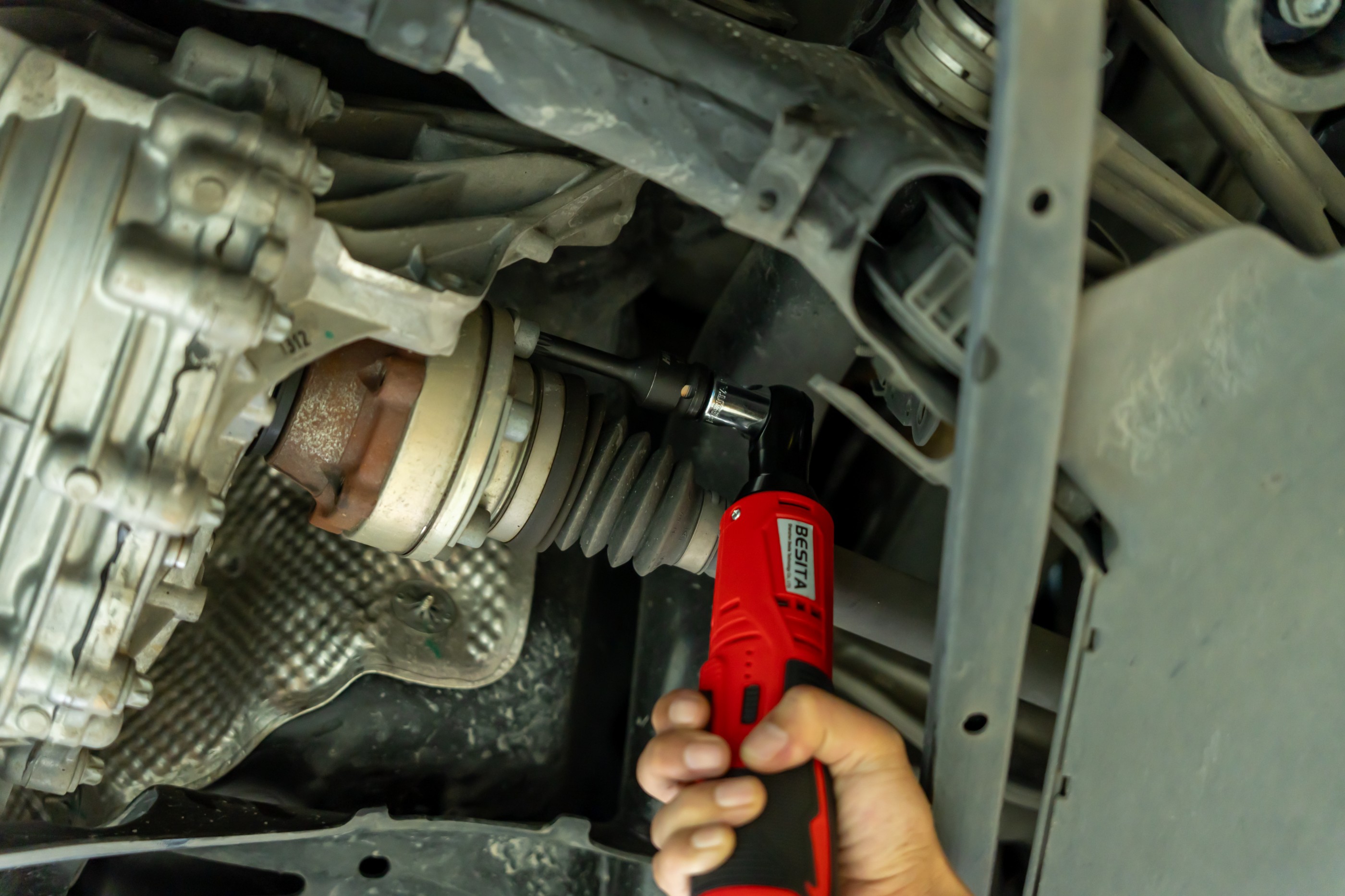 E-502-12V 3/8锂电棘轮扳手(40Nm)2.0AH两电一充